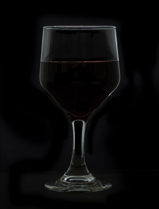 TAÇA COM VINHO #1