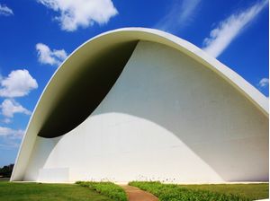A CURVA LIVRE DE NIEMEYER IX