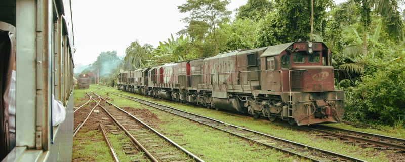 IDAS E VINDAS DE TREM