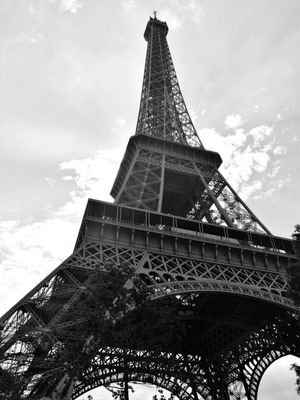 LOVELY PARIS