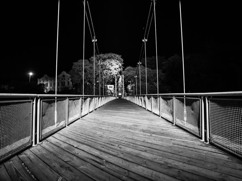 PONTE DO MIRANTE PRETO E BRANCO