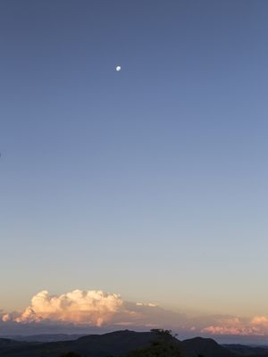 LUA AO ANOITECER