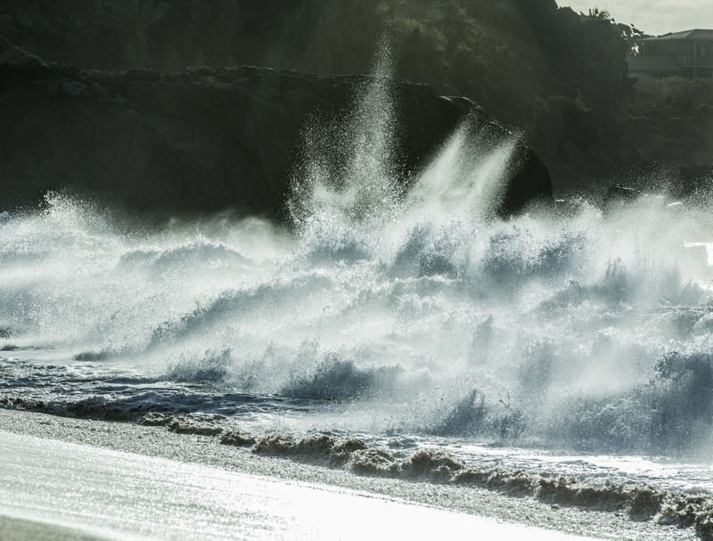 WAVES (MAUI, HAWAII)
