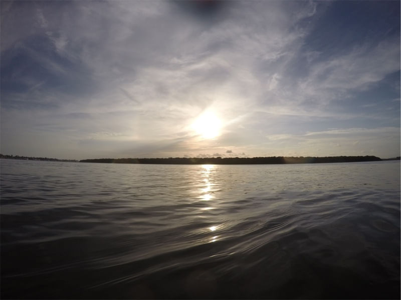 POR DO SOL E UM MAR