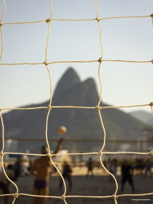 ATRAVÉS DA REDE