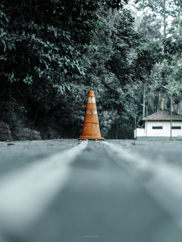 CONTRASTE EM UM CONE