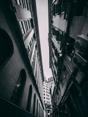 VIELA ENTRE PRÉDIOS
