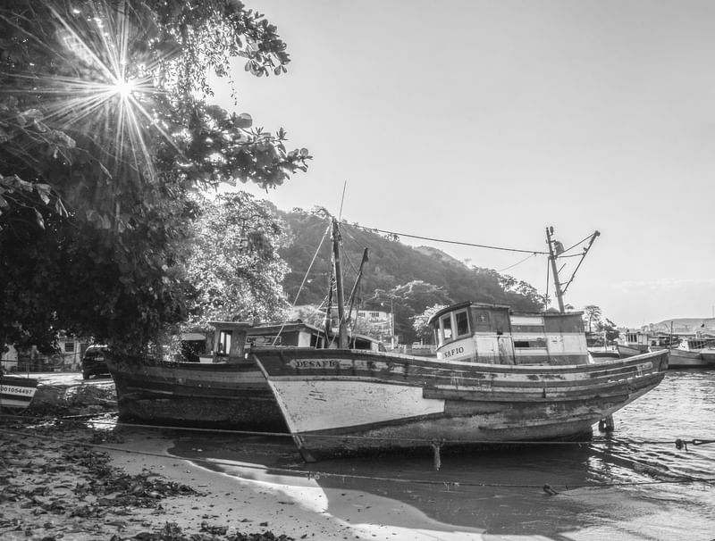 BARCOS COM RAIOS DE SOL PB