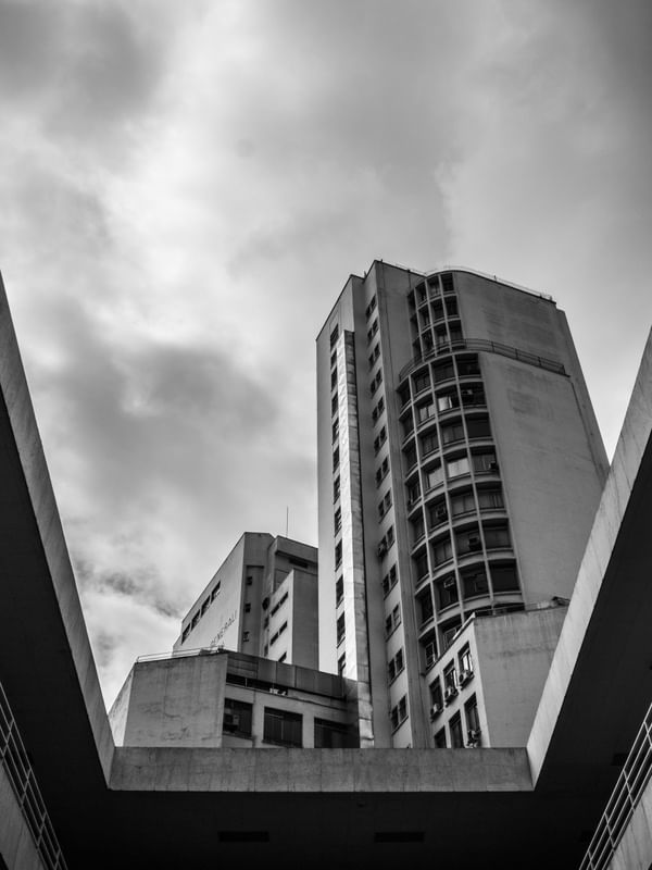 PRÉDIOS VISTOS DA GALERIA