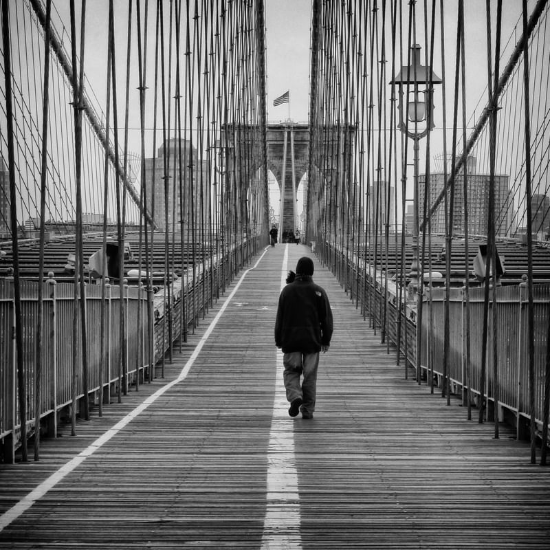 CAMINHANDO NA BROOKLYN BRIDGE