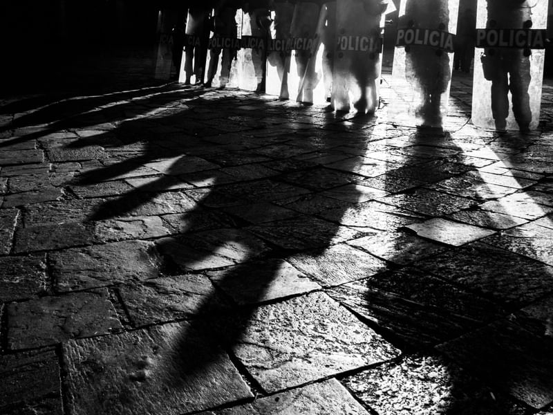 SOMBRAS DA LEI