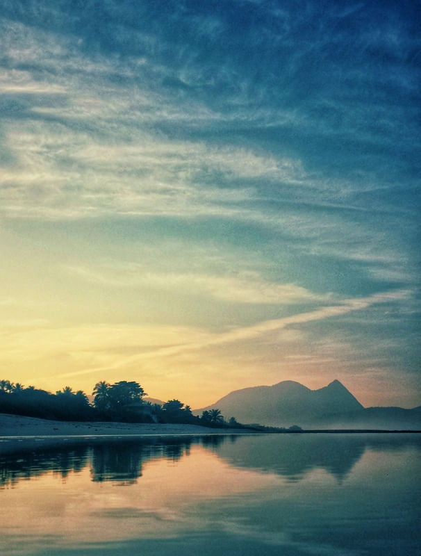 REFLEXOS NO AMANHECER