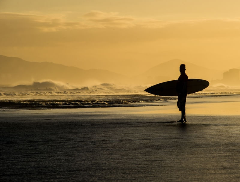 SURFISTA NA BARRA