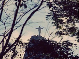 CRISTO E FOLHAGENS