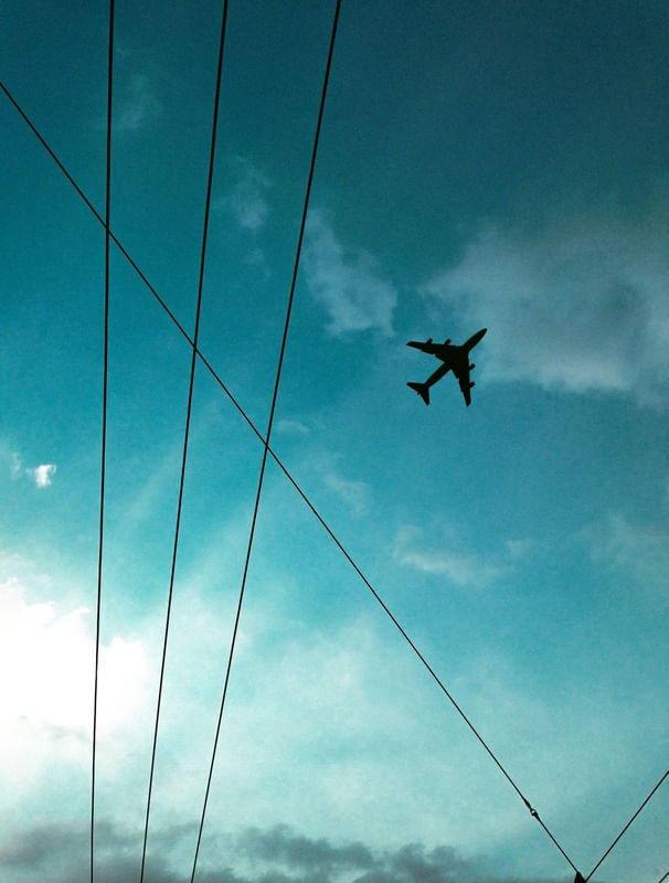 É UM PÁSSARO OU UM AVIÃO