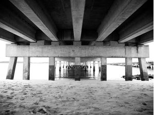 POR DEBAIXO DA PONTE