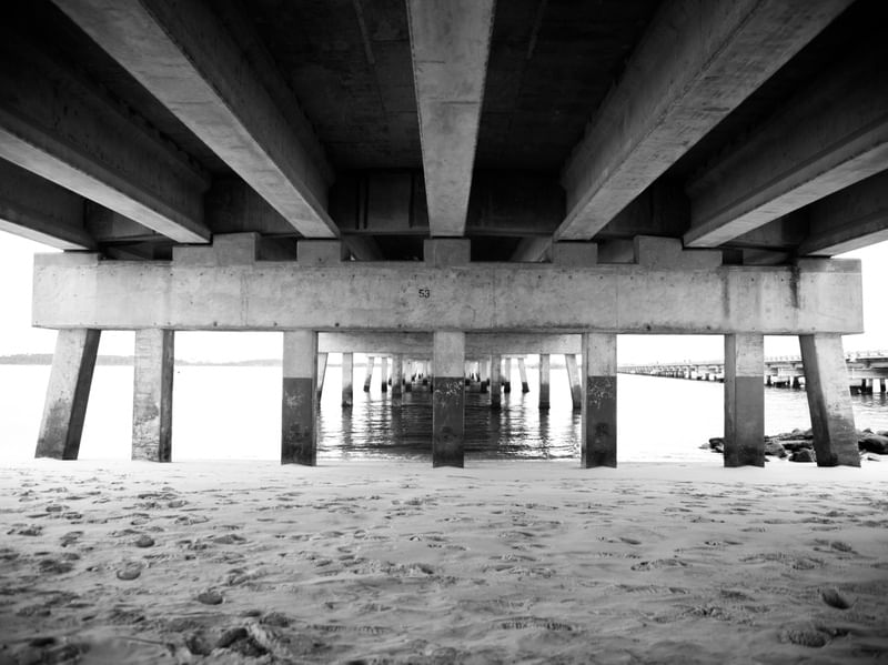 POR DEBAIXO DA PONTE