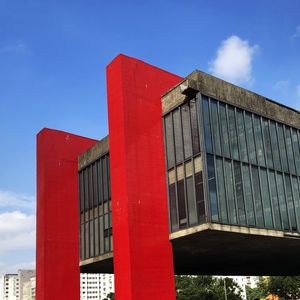 MASP: VERMELHO & CONCRETO