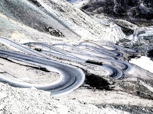 LAS CURVAS DE LOS ANDES