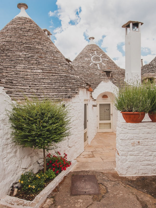 CENAS DO INTERIOR DA ITÁLIA - CASAS RÚSTICAS DE ALBEROBELLO
