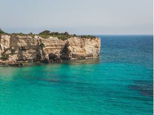 MAR CALMO, AZUL E CRISTALINO NA ITÁLIA
