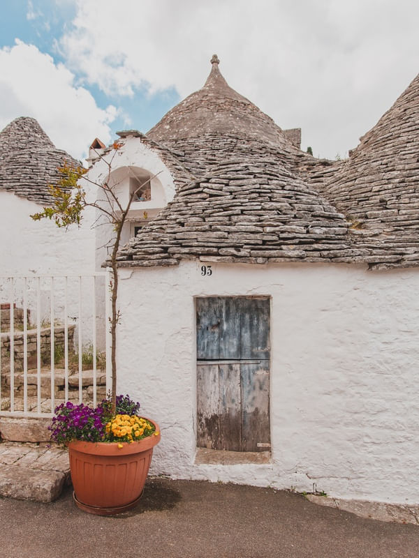 CENAS DO INTERIOR DA ITÁLIA - CASA RÚSTICA EM ALBEROBELLO