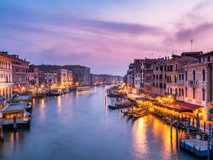 VIOLET VENICE