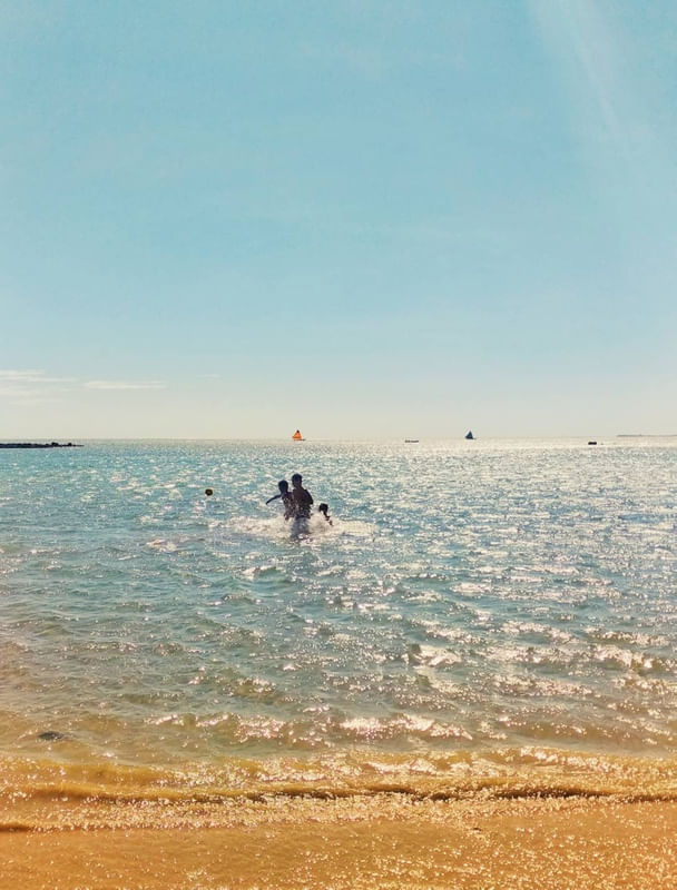 FEELS LIKE SUMMER