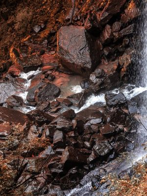 PEDRAS NA QUEDA