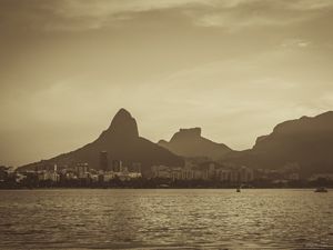 LAGOA RODRIGO DE FREITAS - SÉPIA