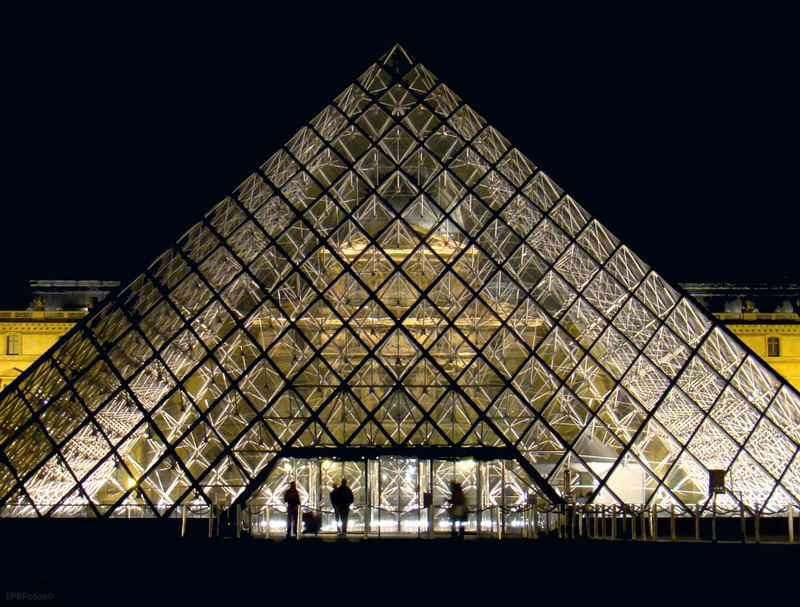 PIRAMIDES DO LOUVRE