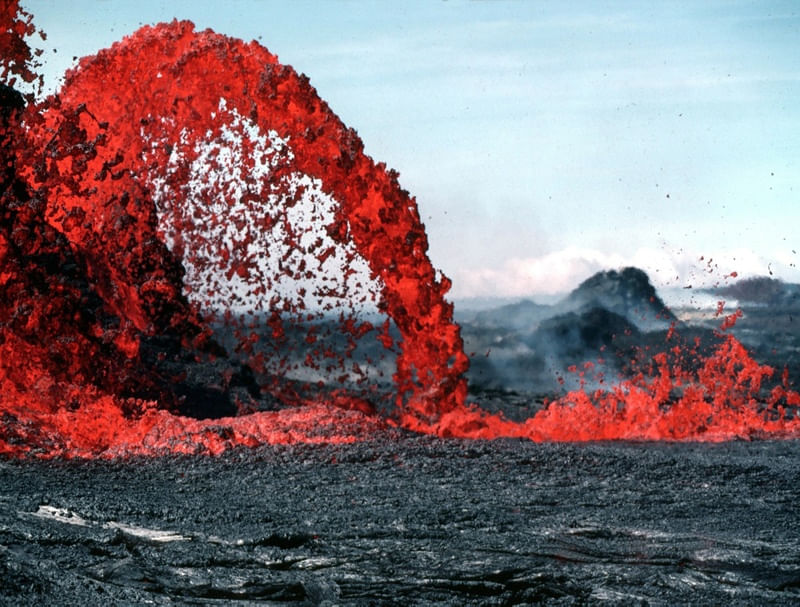 VULCÃO MAR LAVA CÉU