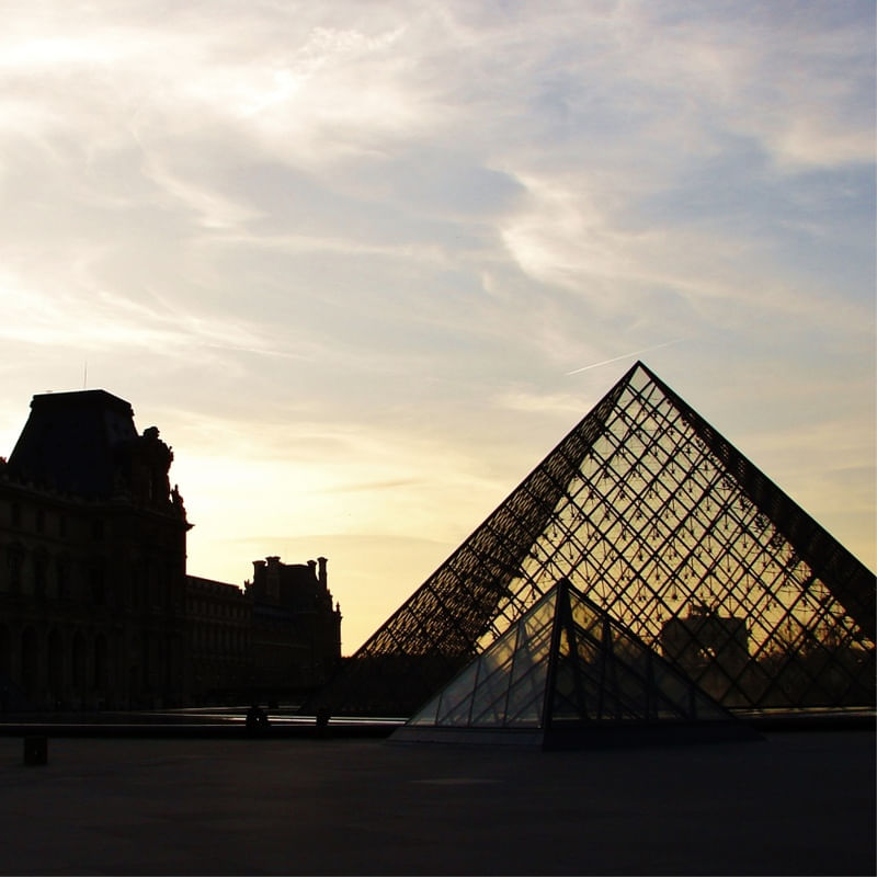 LOUVRE - PARIS Q