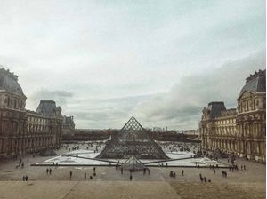 LOUVRE EM FOCO