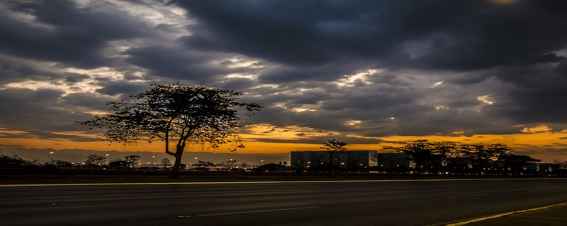 AMANHECER NA ESPLANADA