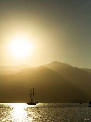 PÔR DO SOL MONTANHA
