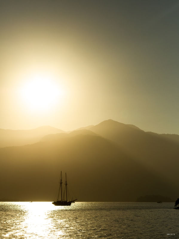 PÔR DO SOL MONTANHA