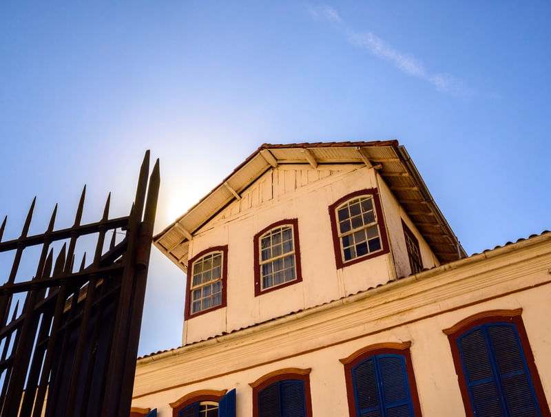 CASA E GRADE EM OURO PRETO