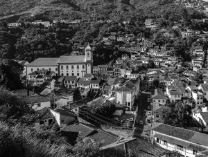 VISTA SUPERIOR IGREJA OURO PRETO PRETO E BRANCO