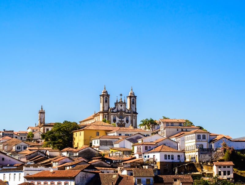 IGREJA E CÉU AZUL EM OURO PRETO