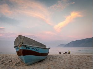 BARCO NA PRAIA DA MACUMBA