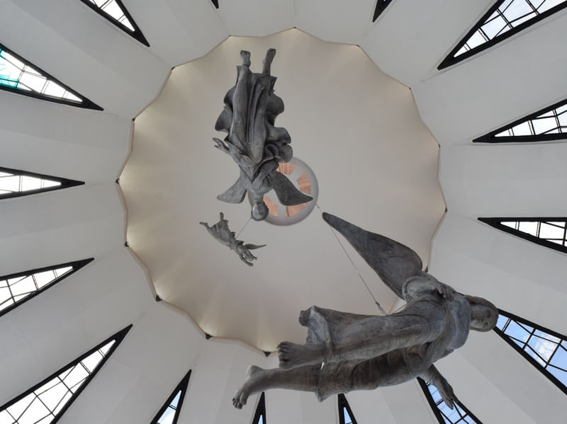 UM ANGULO DIFERENTE DA CATEDRAL METROPOLITANA NOSSA SENHORA DA APARECIDA, BRASILIA-DF