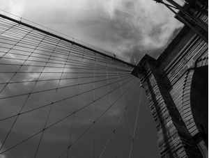 BROOKLYN BRIDGE - LOOKING UP