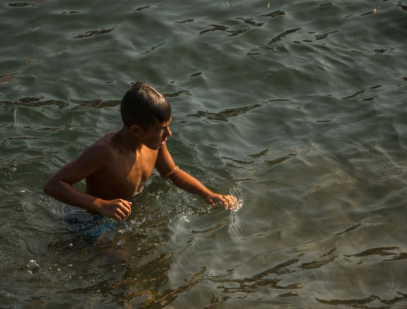 MENINO NO DOURO