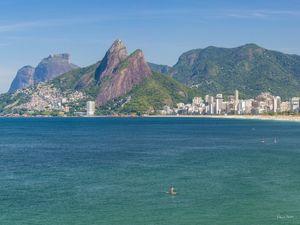 PAISAGENS CARIOCAS: VERDE ARPOADOR, RIO DE JANEIRO.