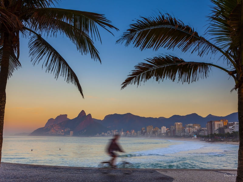 PAISAGENS CARIOCAS: AMANHECER COM BICICLETA NO ARPOADOR, RIO DE JANEIRO