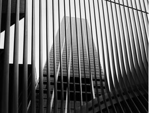 CENAS DE NOVA YORK - PRÉDIO ENTRE GRADES DO OCULUS