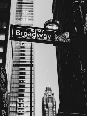 CENAS DE NOVA YORK - PLACA BROADWAY