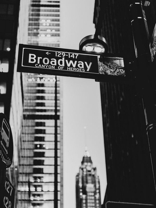 CENAS DE NOVA YORK - PLACA BROADWAY
