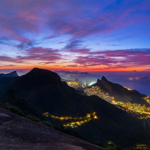 PAISAGENS CARIOCAS: AMANHECER MÁGICO VISTO DA PEDRA BONITA, RIO DE JANEIRO